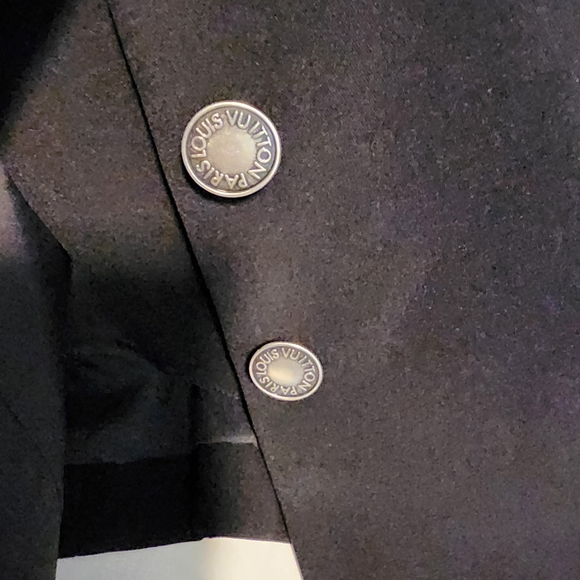 Louis vuitton vest uniforms - Picture 8 of 9